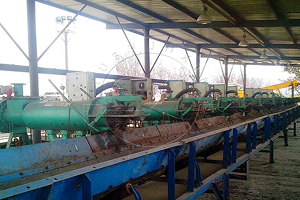 Pig manure dewatering