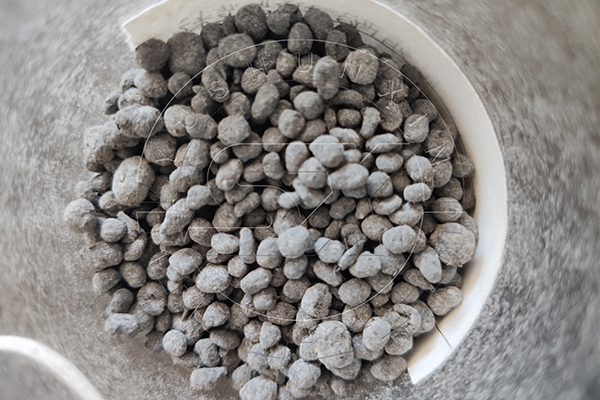 Manure pellets prepared with new type granulator