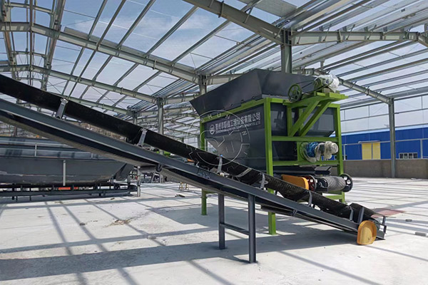 Load type feeder for small scale organic fertilizer production