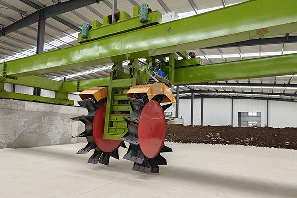 Wheel type compost turner for 100,000 organic fertilizer production project