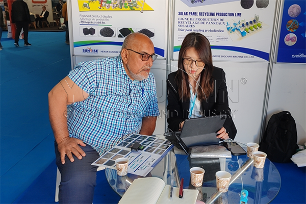 Disscuss fertilizer making plan design with visitors